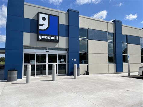 Goodwill rockford - May 23, 2022 · ROCKFORD (WREX) — A new Goodwill store is opening in Rockford next week! Goodwill Northern Illinois largest store is opening right off of Perryville road on Thursday June 2 at 9:00 am. 